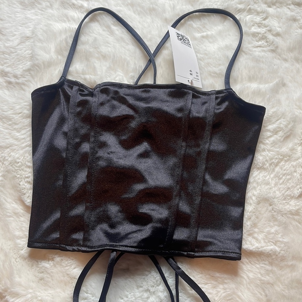 NWT H&M lace up crop top - SIZE: XS